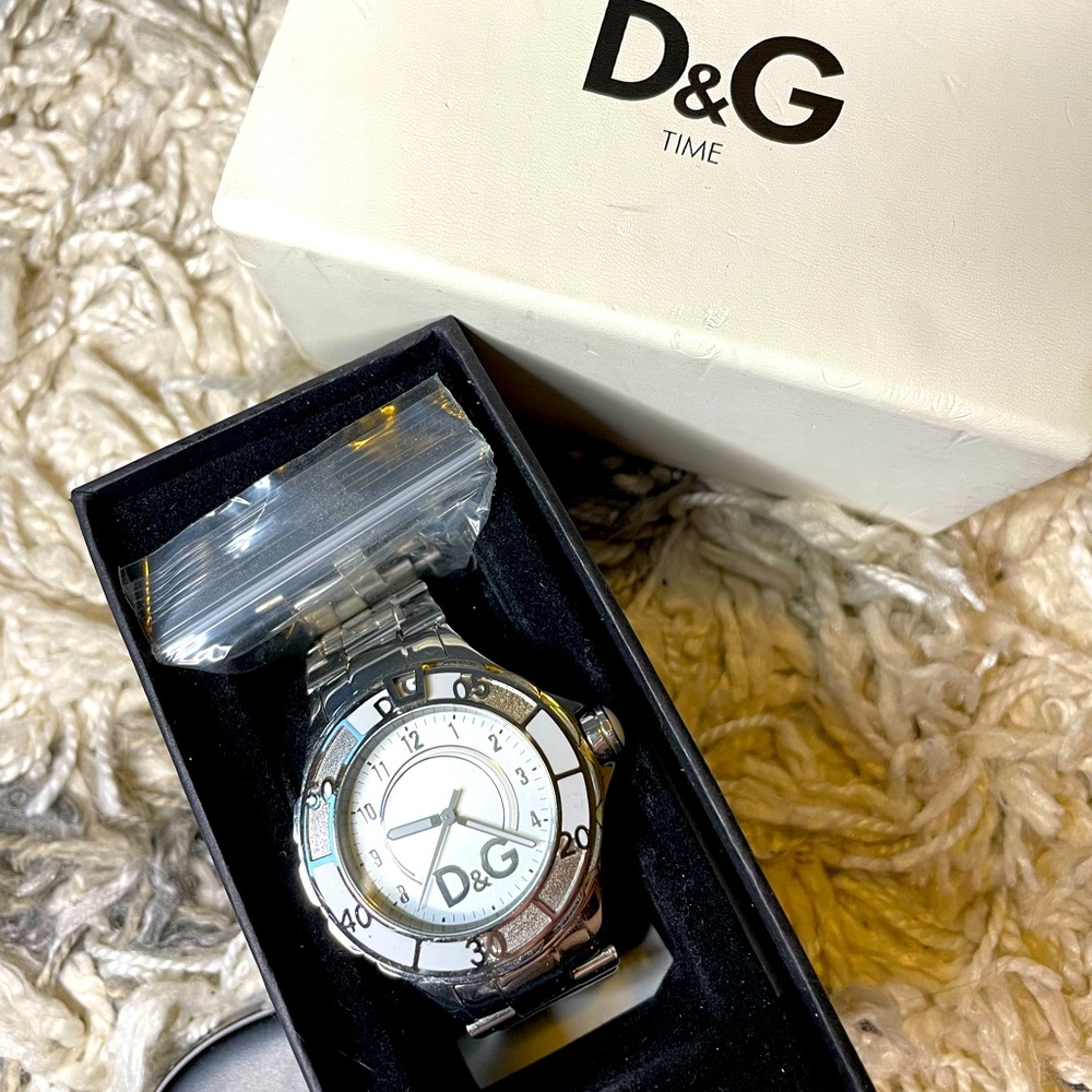 Stainless steel D&G watch.